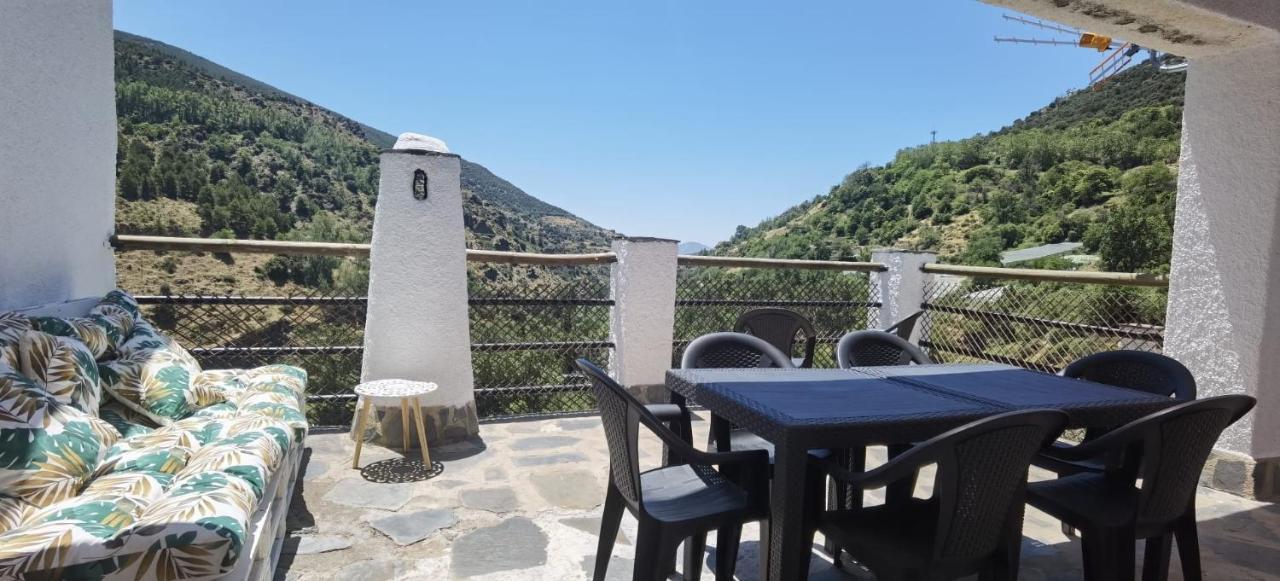 El Capricho De Trevelez Apartment Bagian luar foto
